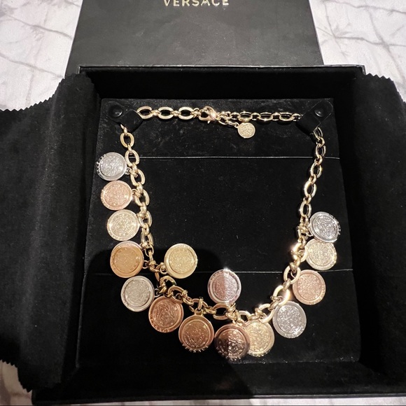 Versace 16pcs medusa pendant vintage necklace - Picture 3 of 7